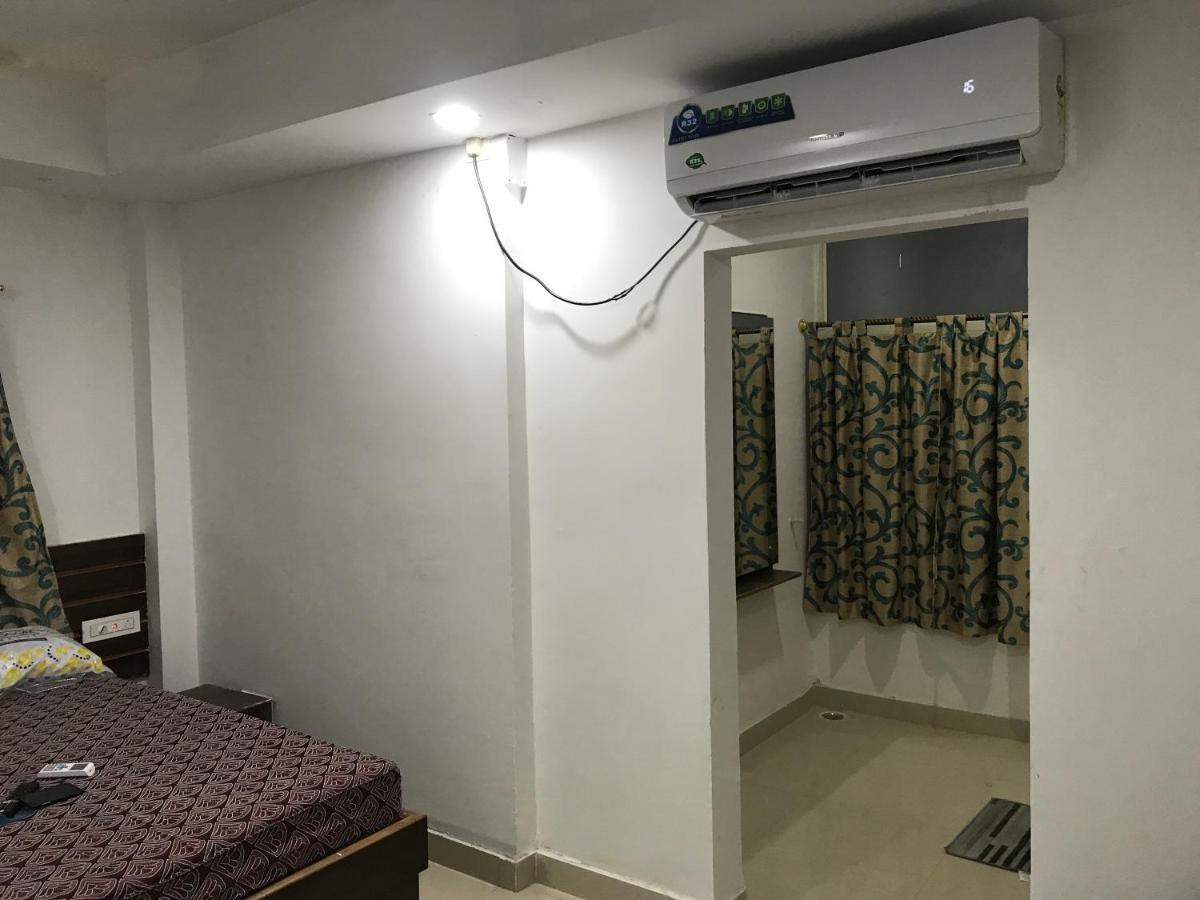 Krishnananda Dham Hotel Puri Bagian luar foto